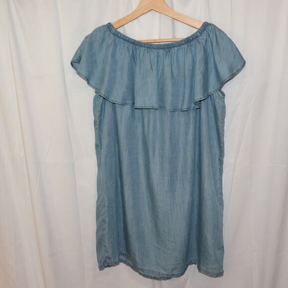 NWT Hinge Top One Size Blue Chambray Ruffled Elastic Neck - Picture 2 of 15